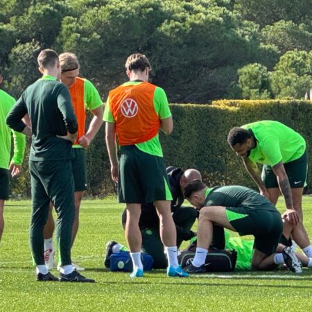 Schulter-Sorgen bei Amoura: Wolfsburgs Topscorer unter Beobachtung