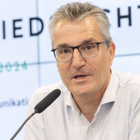 Kircher: Abseitstechnologie kommt – Pilotphase bei Durchsagen denkbar