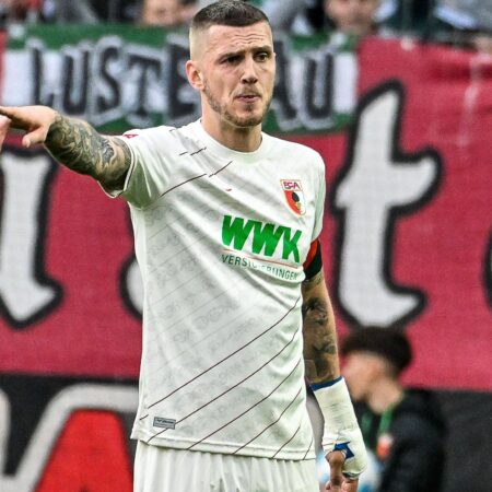 Per Option: Kapitän Gouweleeuw bleibt Augsburg erhalten