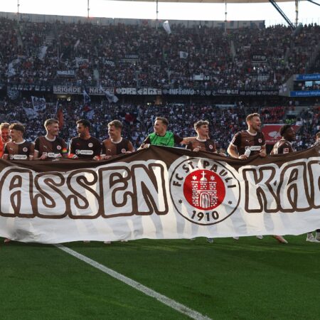 „Wir freuen uns auf Hamburger Derbys“: St. Pauli feiert den Quasi-Klassenerhalt
