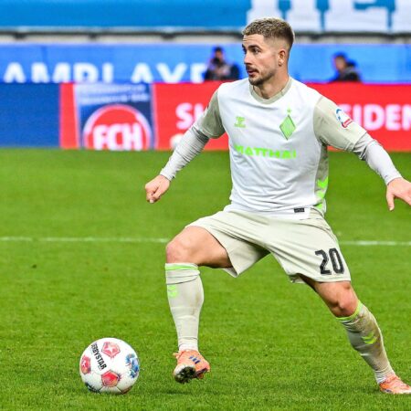 Schmid moniert: „Wir sind Bundesliga-Spieler, wir müssen den Ball auch laufen lassen“