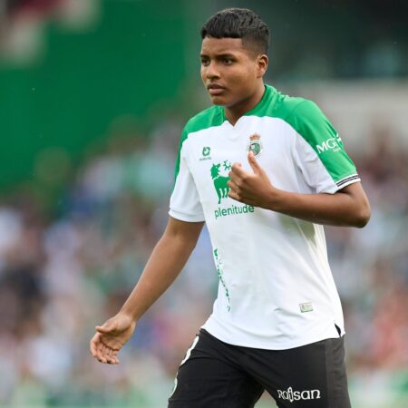 VfB an Stürmer Arevalo dran