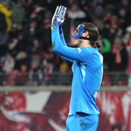 „Wäre eine Frechheit“: Arnold stellt sich hinter Keeper Grabara