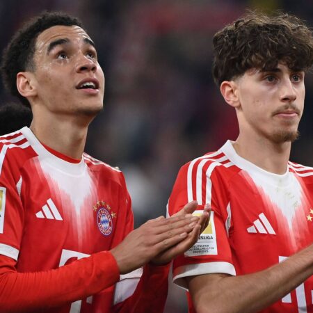 „Trauen ihm viel zu“: FC Bayern stattet Santos mit Vertrag bis 2030 aus