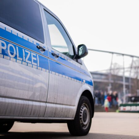 Sollen Fußballvereine an den Polizeikosten beteiligt werden?