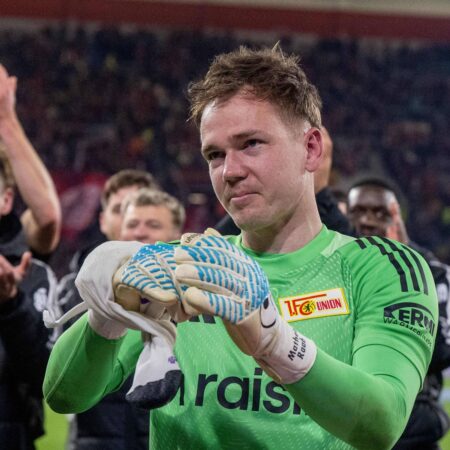 „Scheiß auf die Hand“: Angeschlagener Raab „unheimlich glücklich“