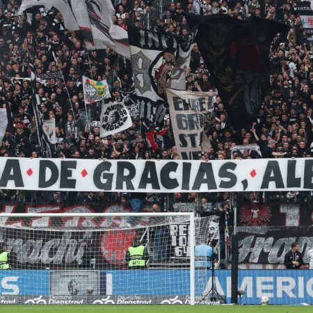 Eintracht-Fans mit deutlicher Botschaft an Riera – Vorstand verurteilt Pyrotechnik aufs Schärfste