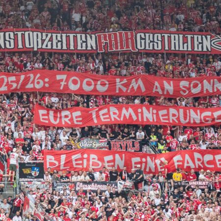 Protest gegen Sonntagsspiele: Union-Fans sorgen für Spielunterbrechung