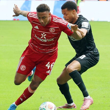 Für rund 1,6 Millionen Euro: Augsburg holt Düsseldorfs Suso
