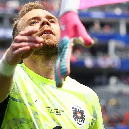 „Werde alles in diesem Trikot geben“: Nationaltorwart Schlager unterschreibt in Bremen