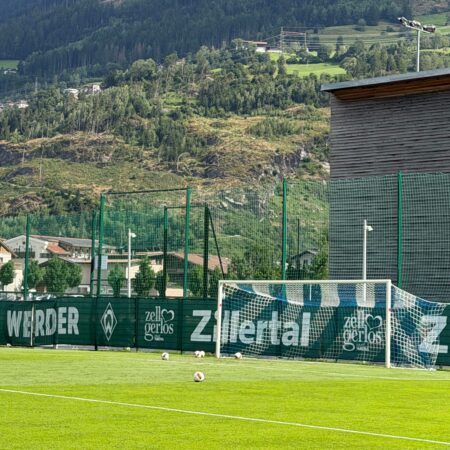 Blau-weiße Vereinsfarben: Werder wechselt die Tornetze im Zillertal